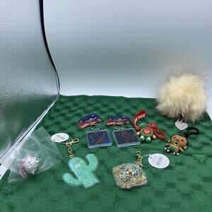 Lot of 8 Miscellaneous Kids Keychains/Backpack Clips 5 NWT